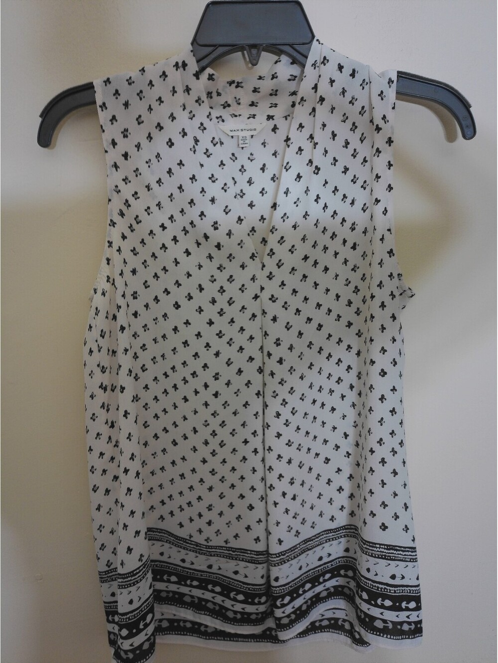 MAX STUDIO Womens Sleeveless Blouse Top XS White Black Geometric Border Print